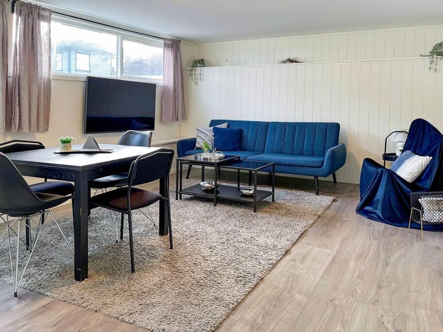 4 By Sidd Apartment *